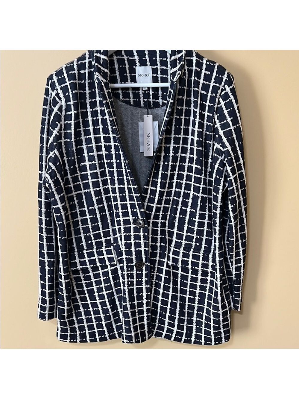 NIC+ZOE Navy and cream Check Blazer. 1x plus